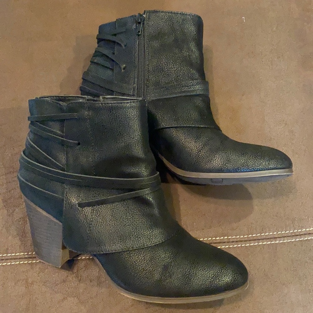 Women’s booties size 11